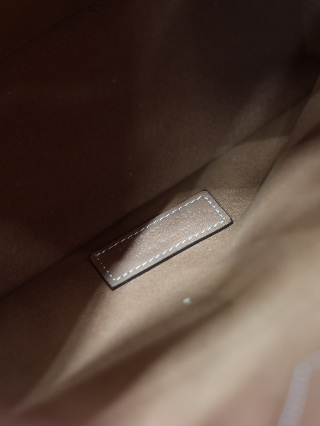 Y51 Y small bucket in leather 23x29.5x3-8.5cm