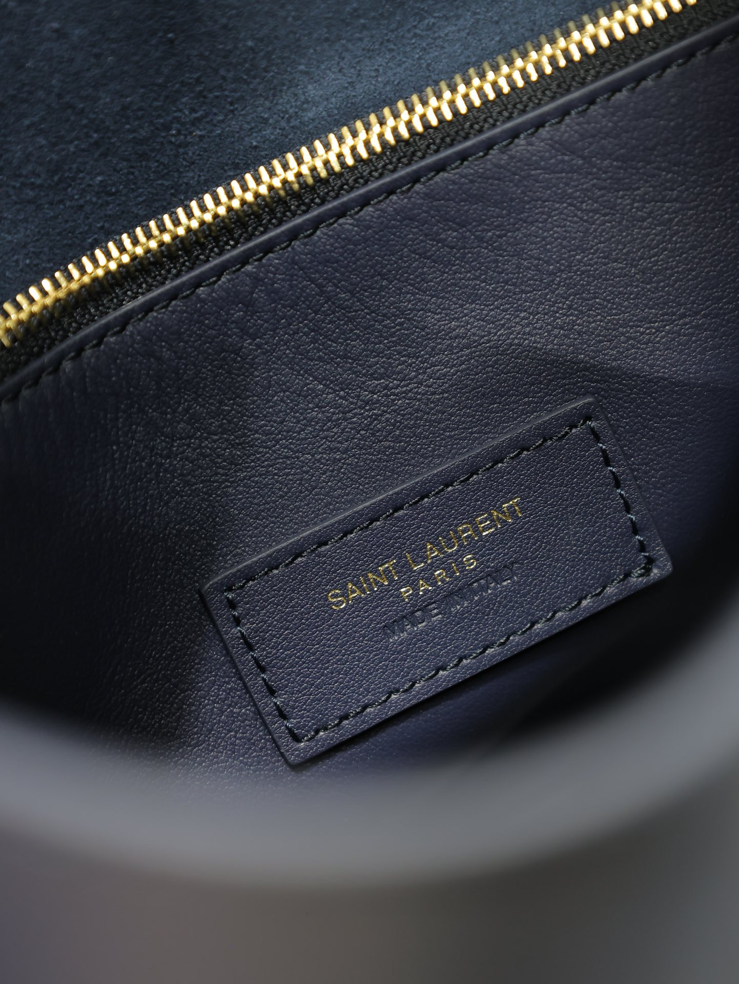 Y51 LE 5 À 7 S*pple small IN GRAINED LEATHER 23x22x8.5cm