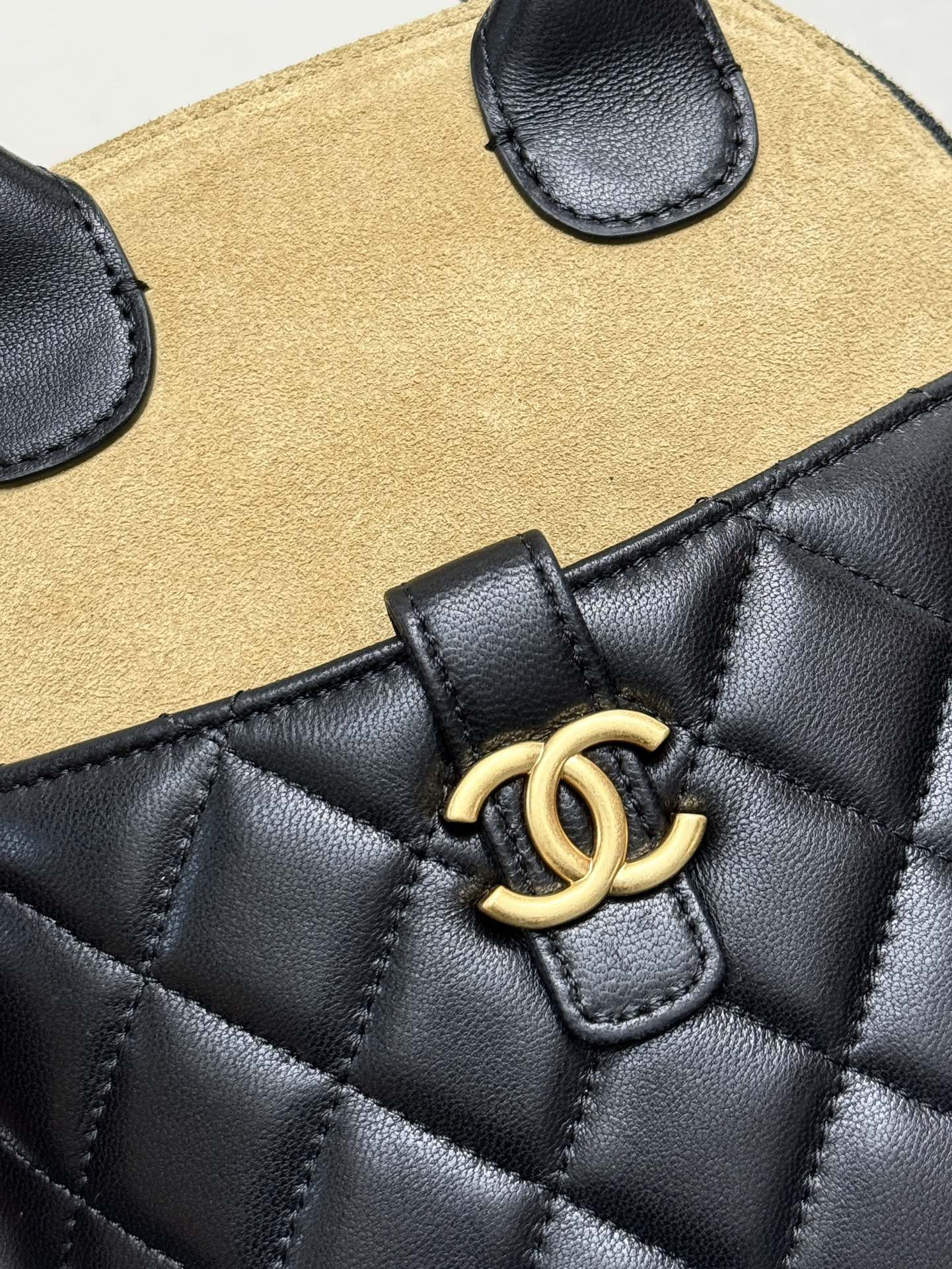 Ch**el Clutch with chain AP4742 18x17x6cm