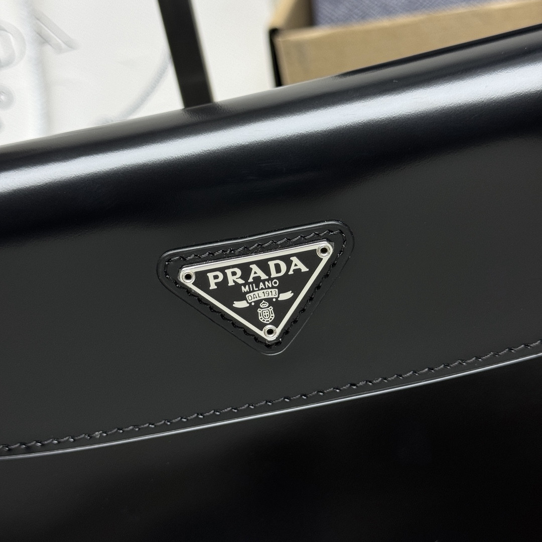 Pra*a Small Cleo brushed leather shoulder bag with flap 15.5x22x4cm