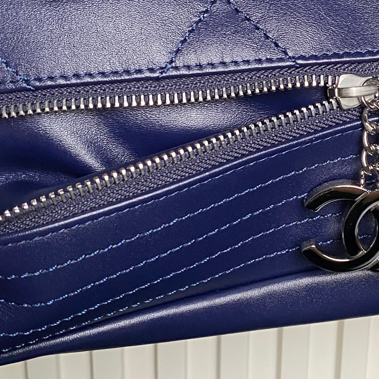 Ch**el Vintage Graffiti Tote Airport Bag 36x24x12cm