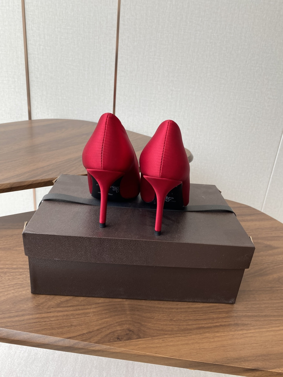 UA Alaia Pointy-Toe Pumps 9cm Heel(Customized Size 7-10 days production time)