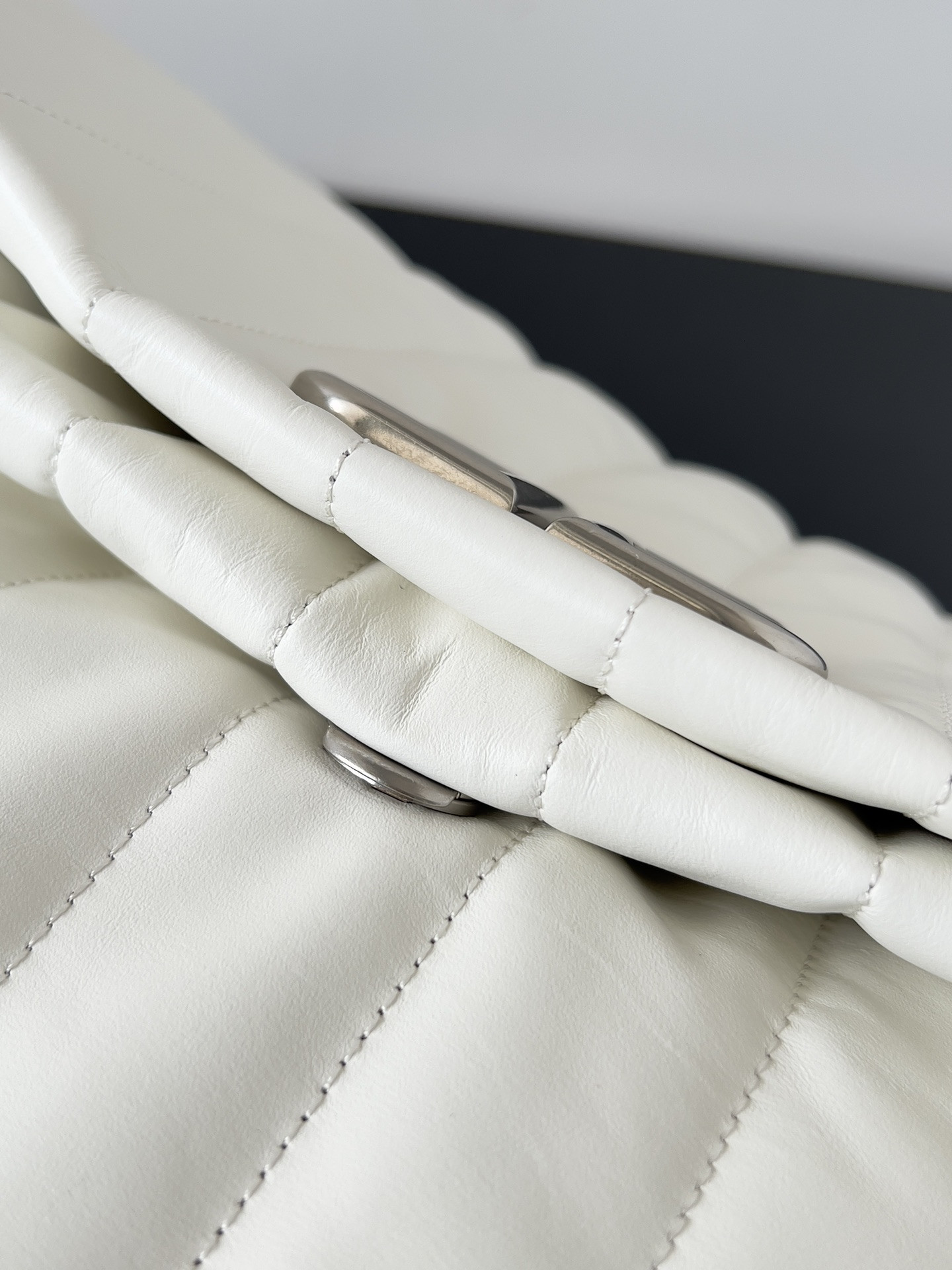 Ba1en*iaga Monaco Chain Bag Large 43.5x32x23cm