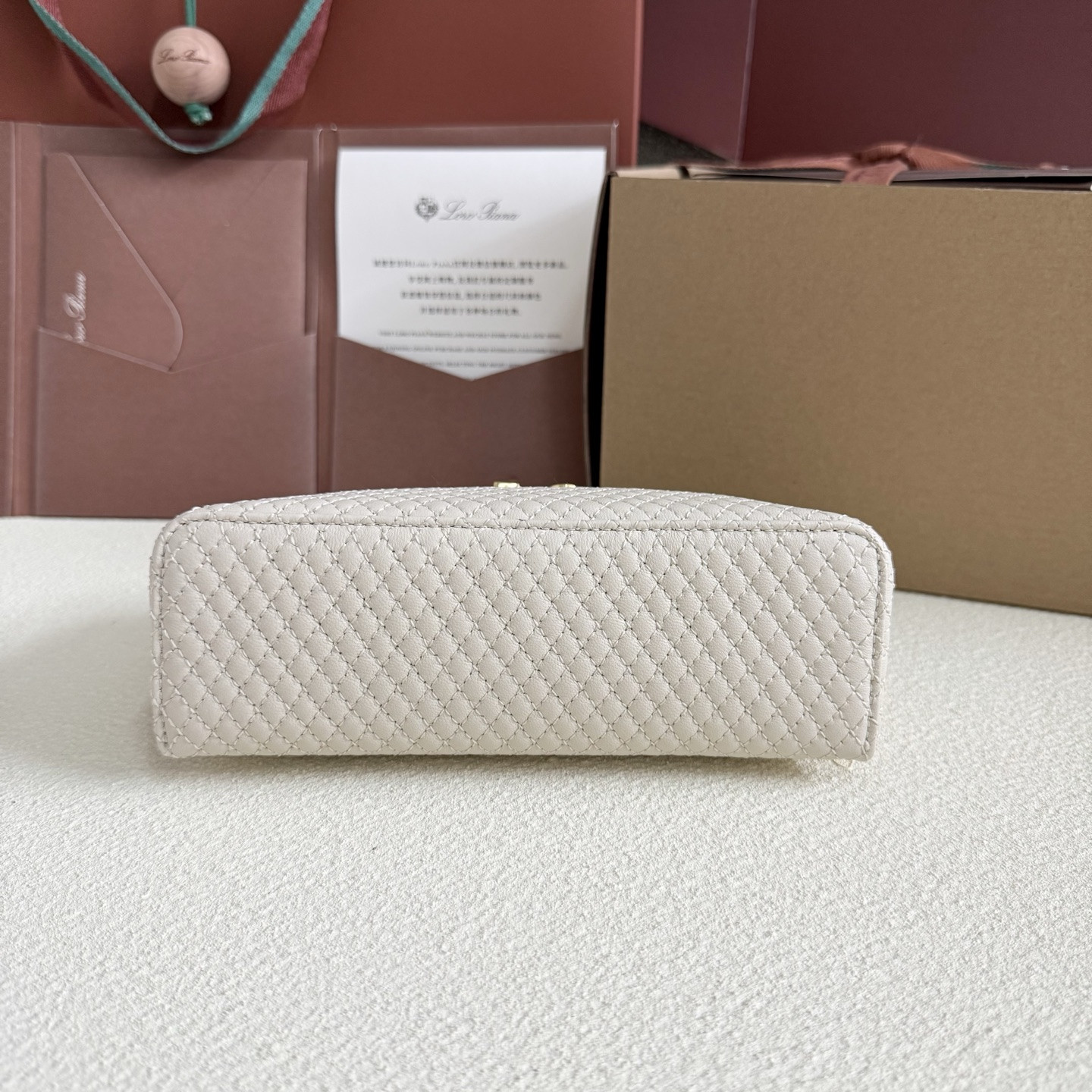 L0r0 P1ana Extra Pocket L19 Lambskin 19x11.5x7cm