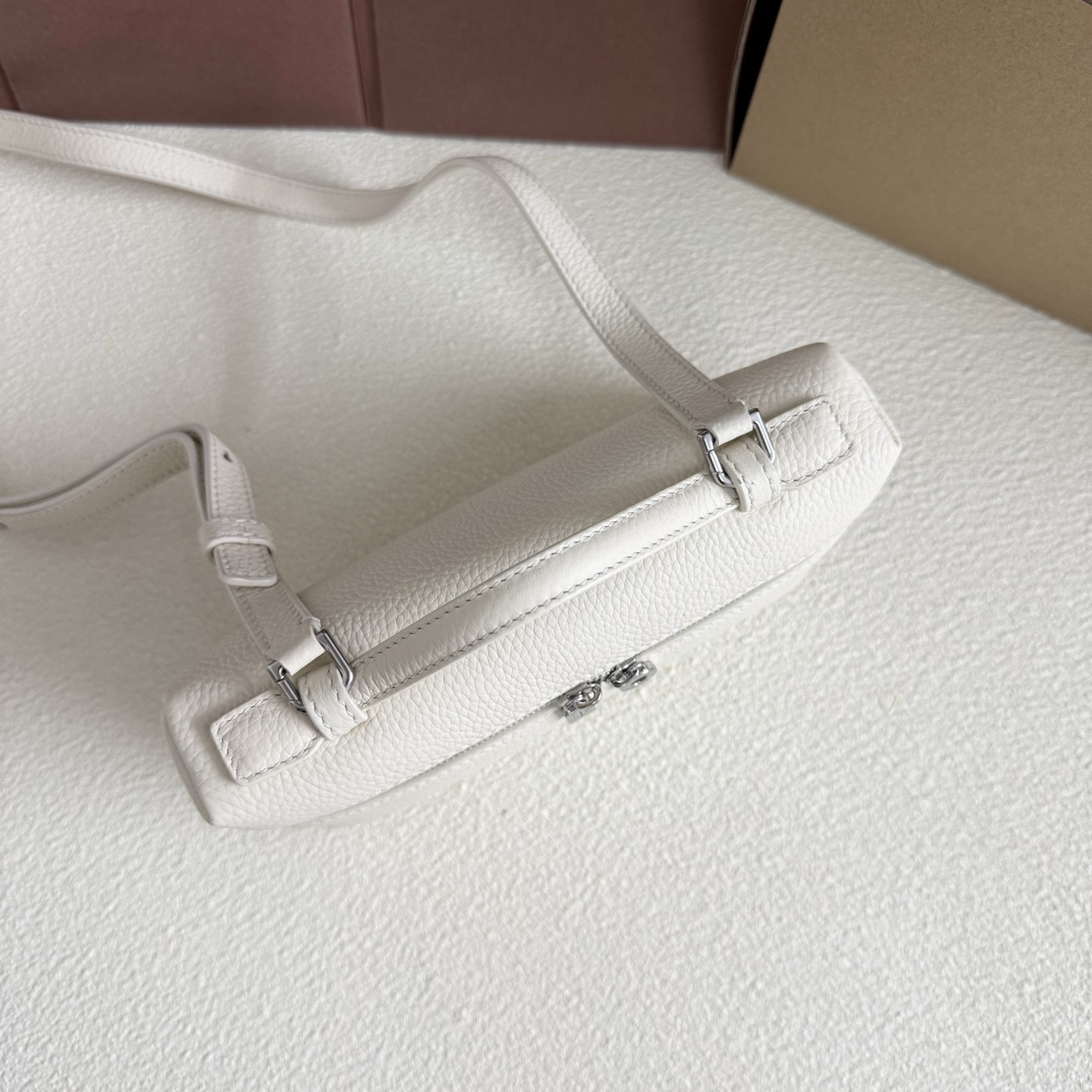 L0r0 P1ana Extra Pocket L19  Grained Calfskin 11 x 19 x 6.5 cm