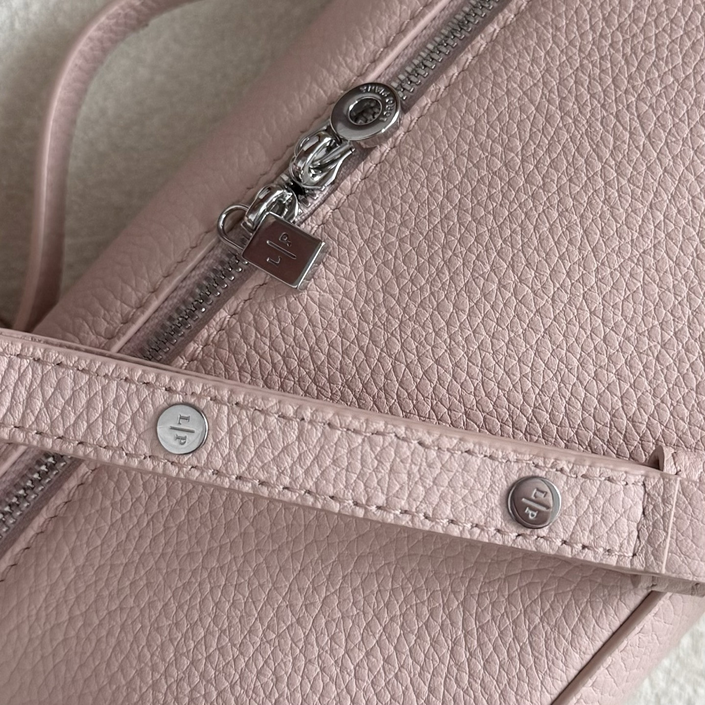 L0r0 P1ana Extra Pocket L19 11 x 19 x 6.5 cm