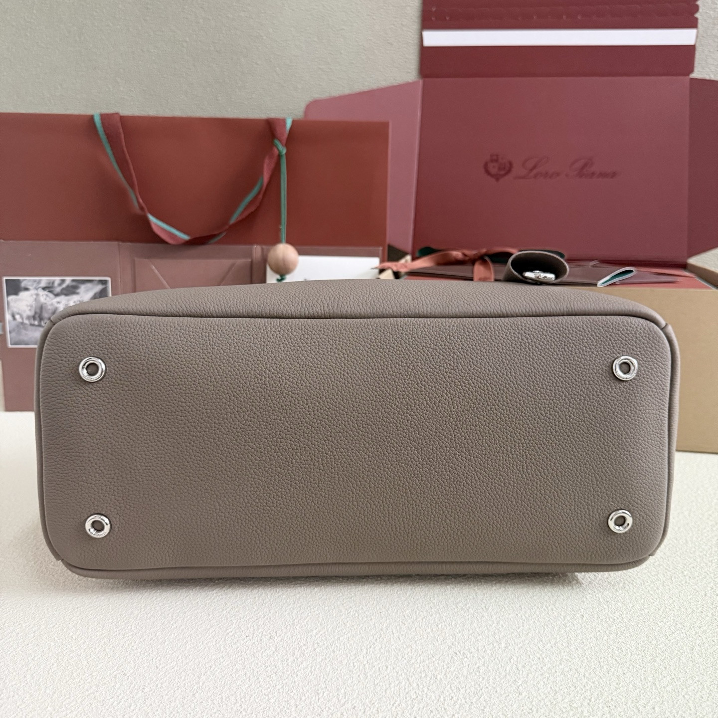 L0r0 P1ana Needle 38x22x16cm