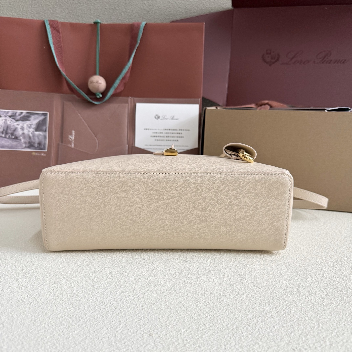 L0r0 P1ana Extra Pocket L27 Calfskin 16x27x10cm