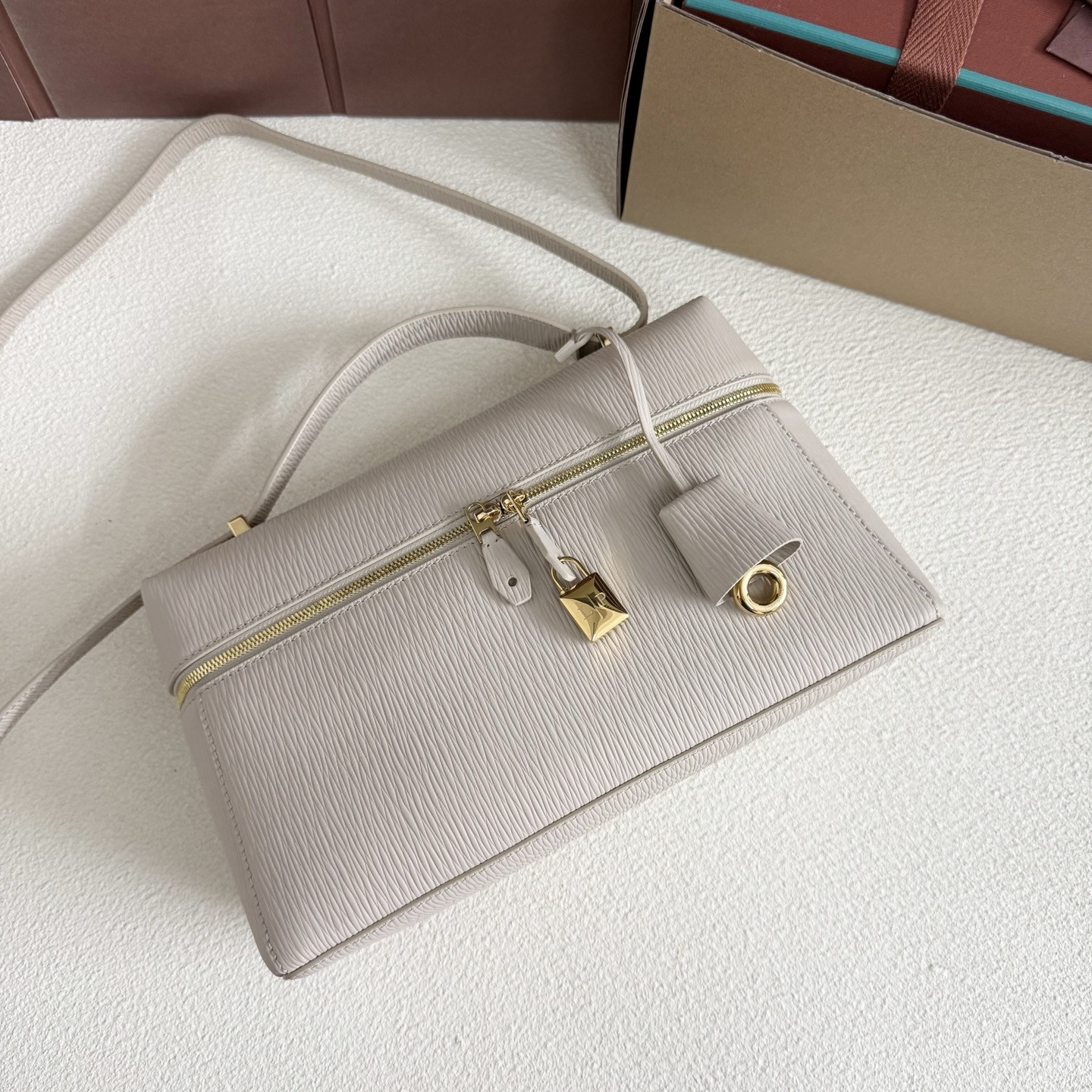 L0r0 P1ana Extra Pocket L27 Calfskin 16x27x10cm