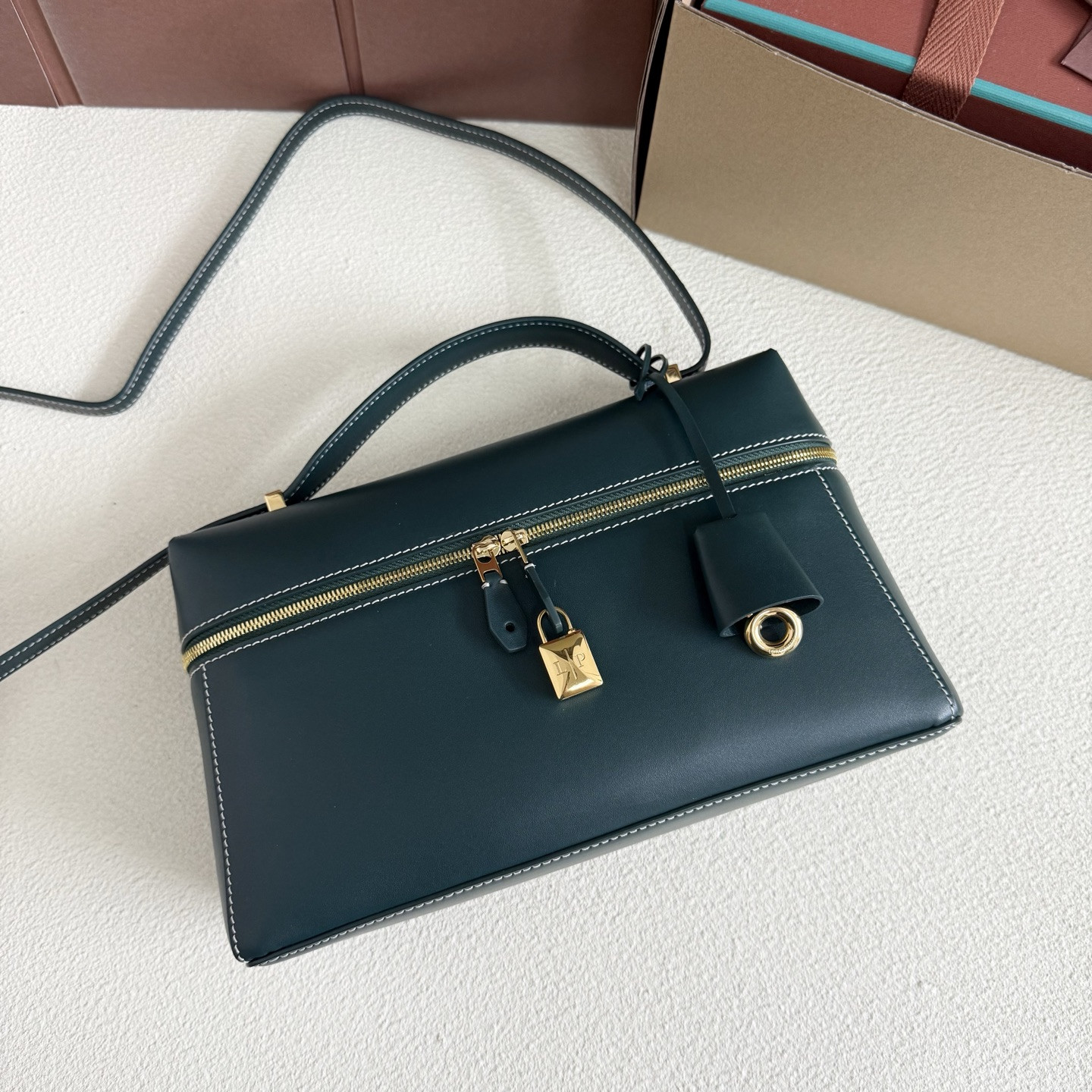 L0r0 P1ana Extra Pocket L27 Calfskin 16x27x10cm