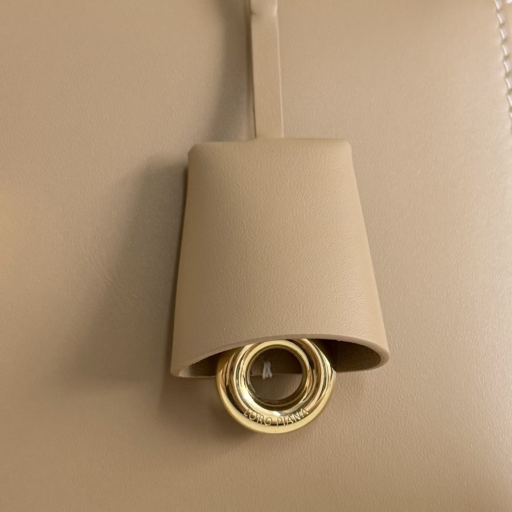 L0r0 P1ana Extra Pocket L27 Calfskin 16x27x10cm