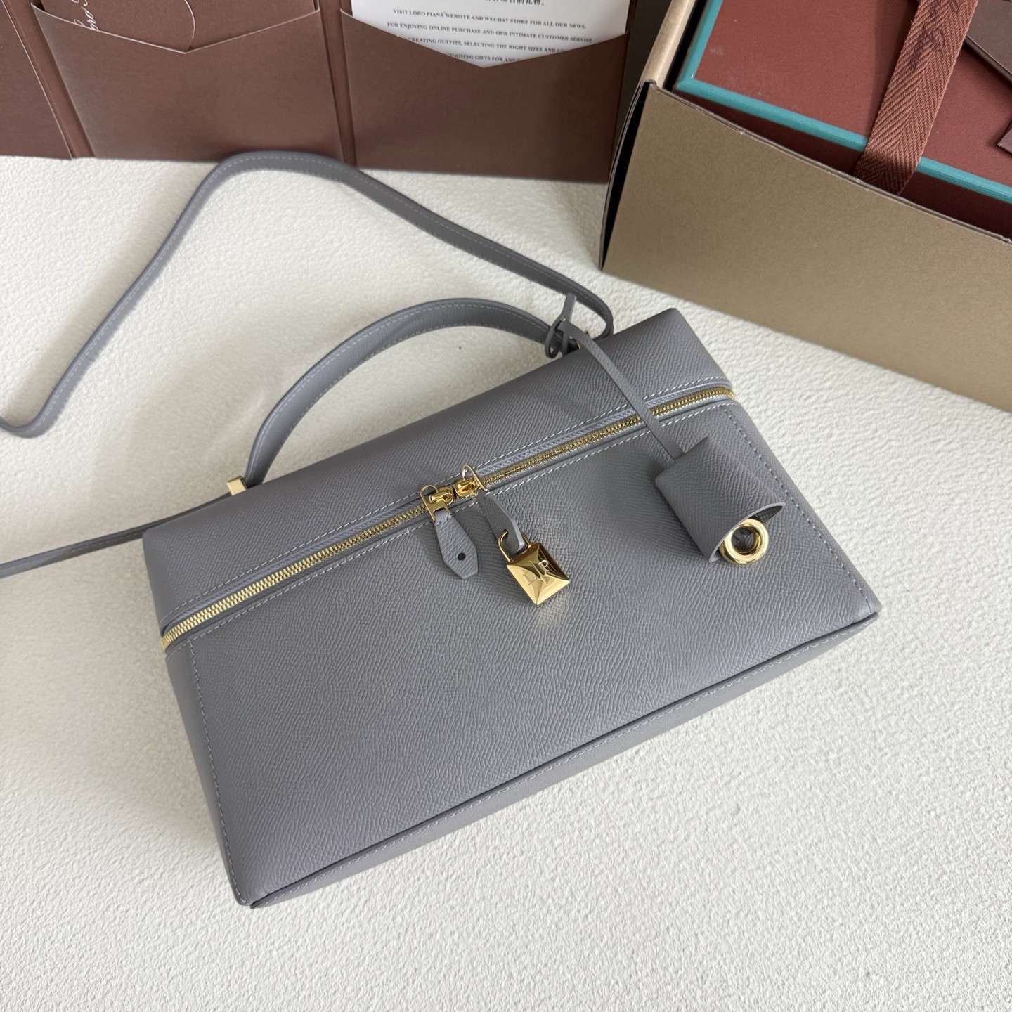 L0r0 P1ana Extra Pocket L27 Calfskin 16x27x10cm