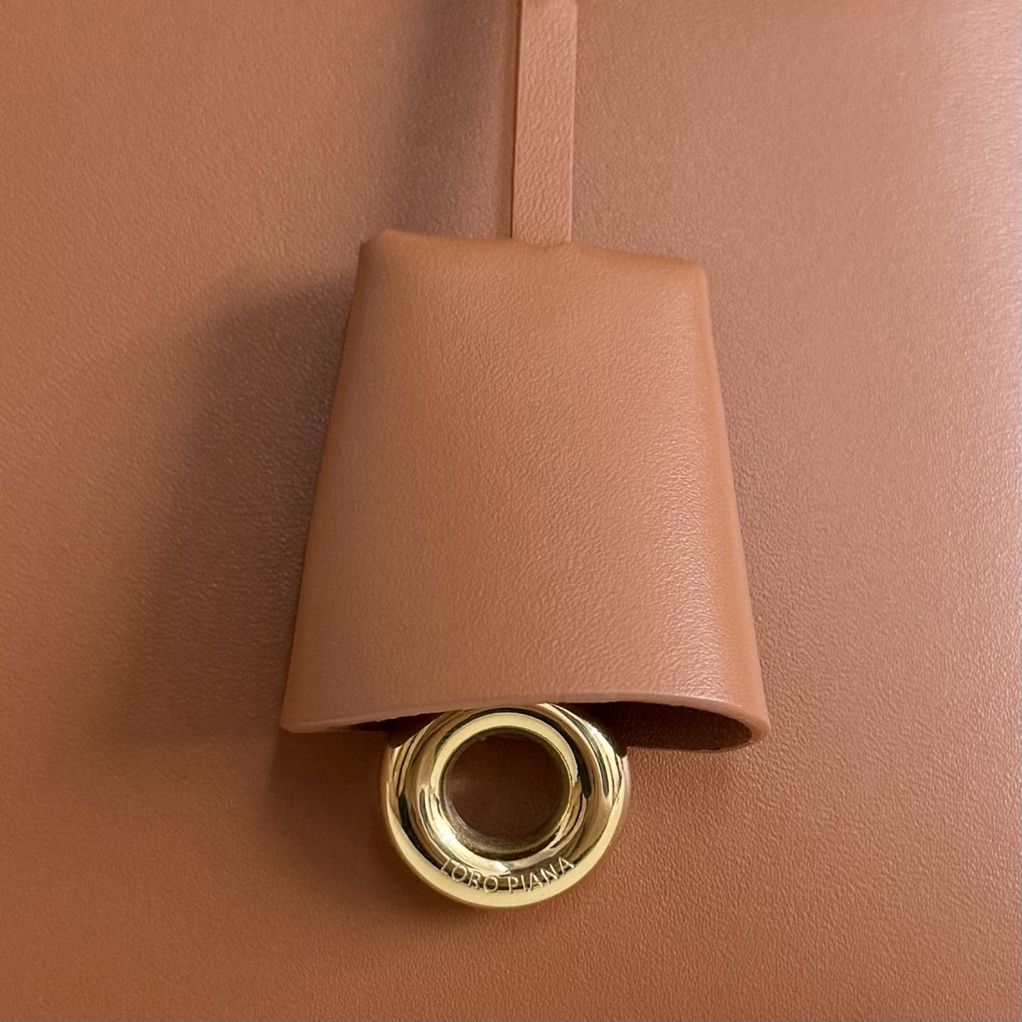 L0r0 P1ana Extra Pocket L27 Calfskin 16x27x10cm