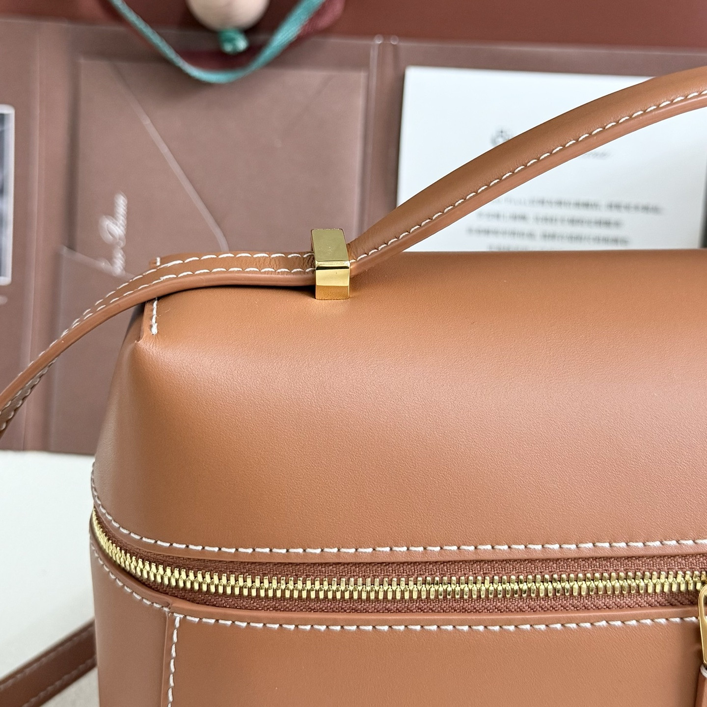 L0r0 P1ana Extra Pocket L27 Calfskin 16x27x10cm