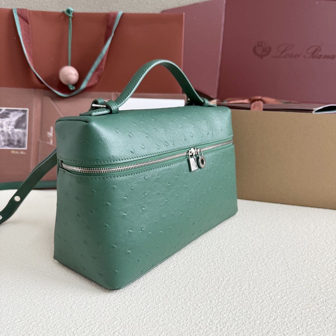 L0r0 P1ana Extra Pocket L27 Ostrich-grained Leather 16x27x10cm