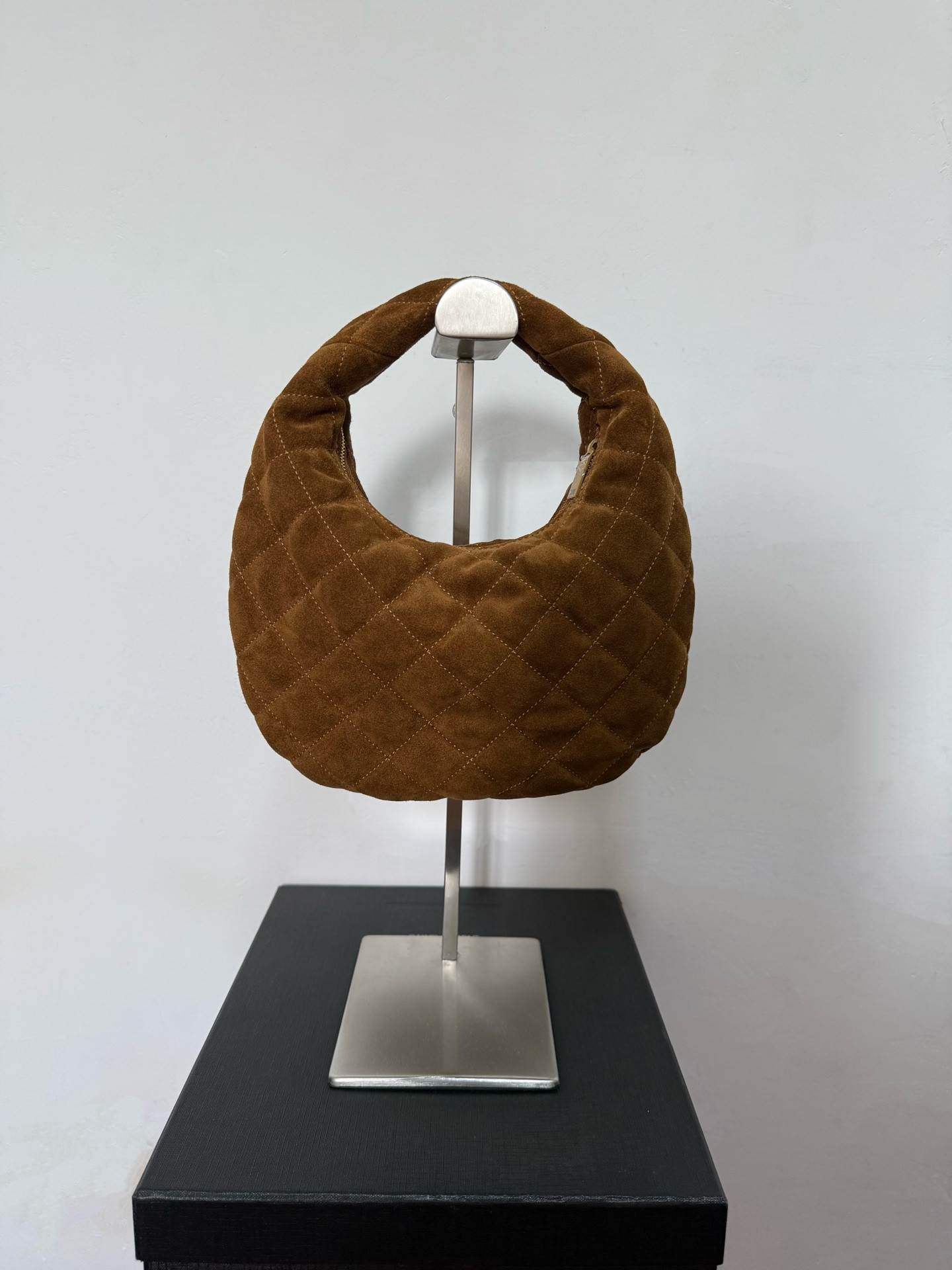 Y51 ICARINO in Quilted Suede 17x15.5x3cm