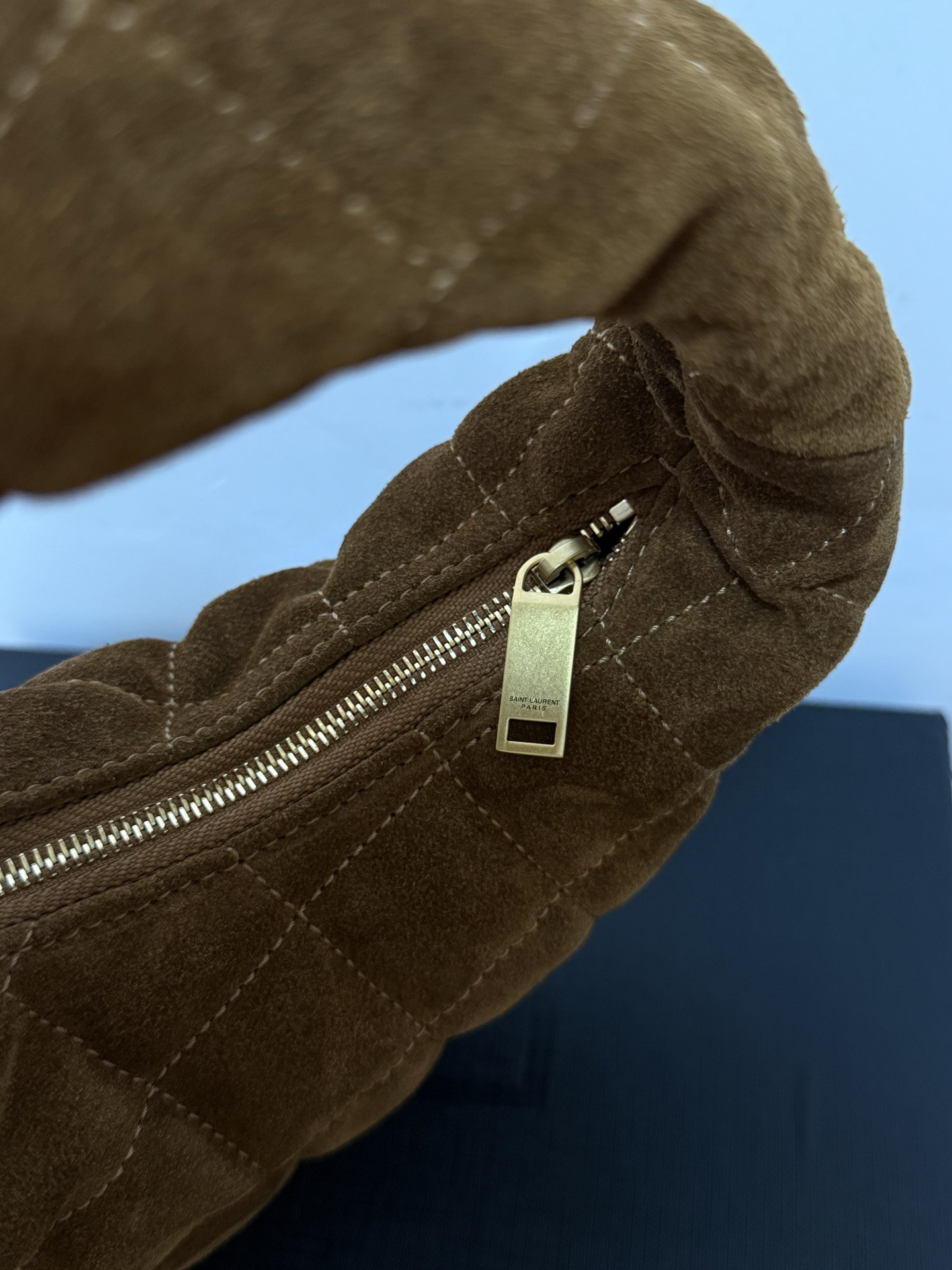 Y51 ICARINO in Quilted Suede 17x15.5x3cm