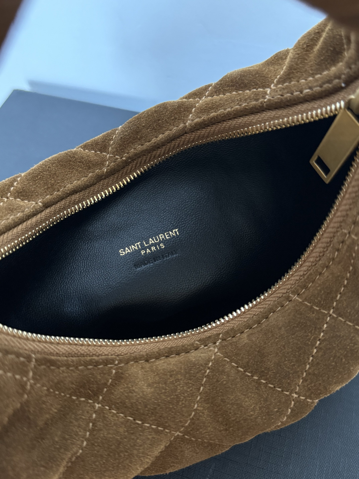 Y51 ICARINO in Quilted Suede 17x15.5x3cm