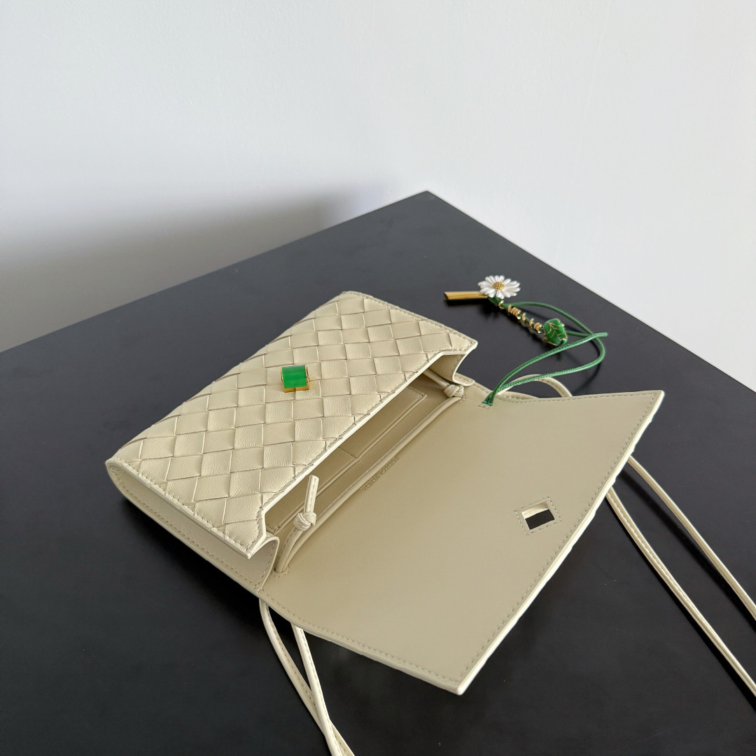 B0tt*ga Ven*ta Andiamo Daisy Pouch 12.6x19x2cm