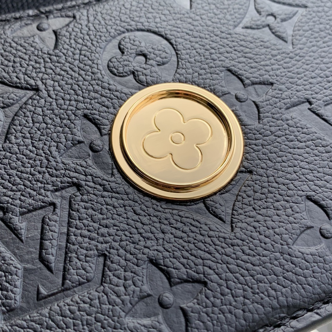 LV Wallet On Chain Rosy M13569 19.5x13.5x6.5cm