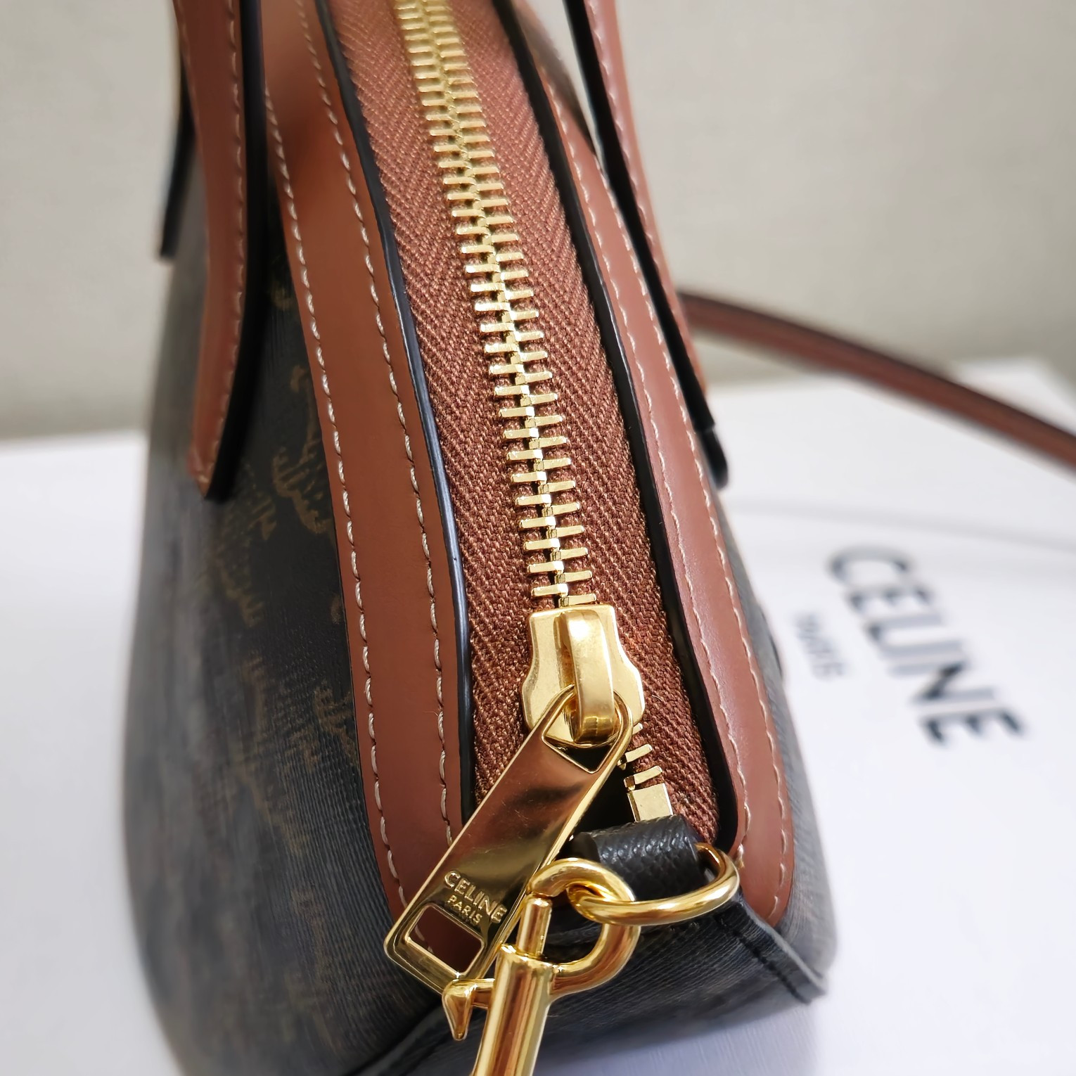 Ce1i*e Oval Bag 21x24x5cm