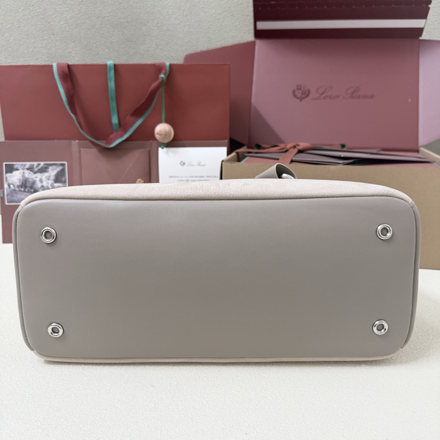 L0r0 P1ana Needle 38x22x16cm