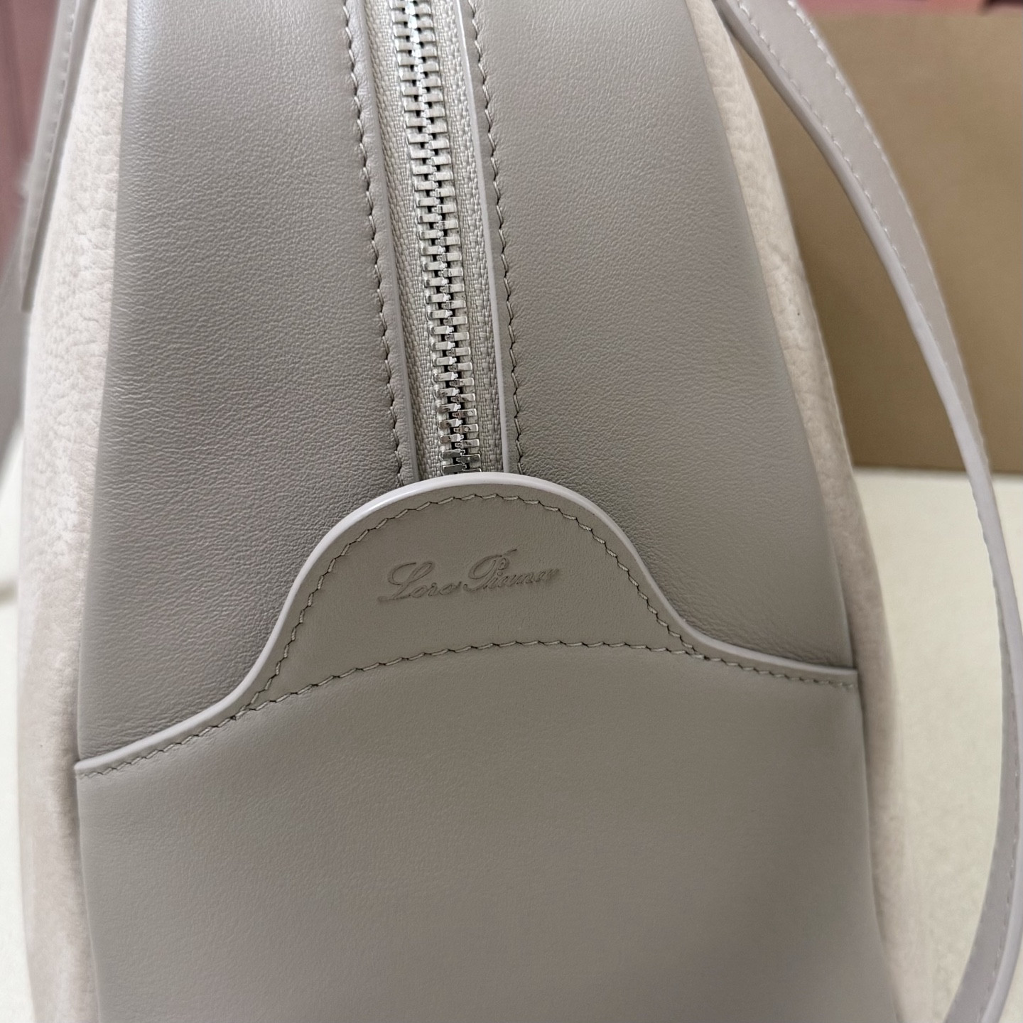 L0r0 P1ana Needle 38x22x16cm