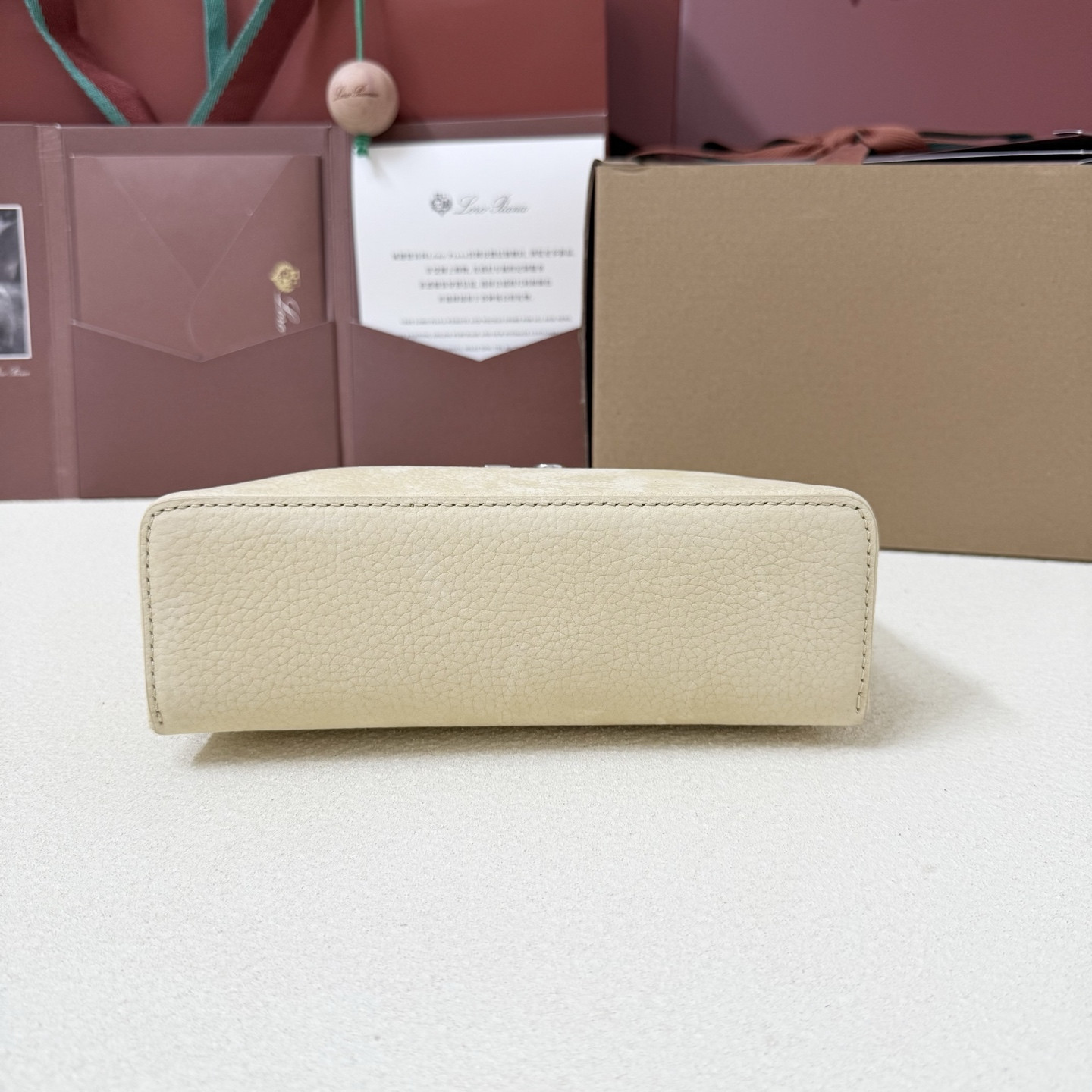 L0r0 P1ana Extra Pocket L19 Grained Calfskin 11 x 19 x 6.5 cm