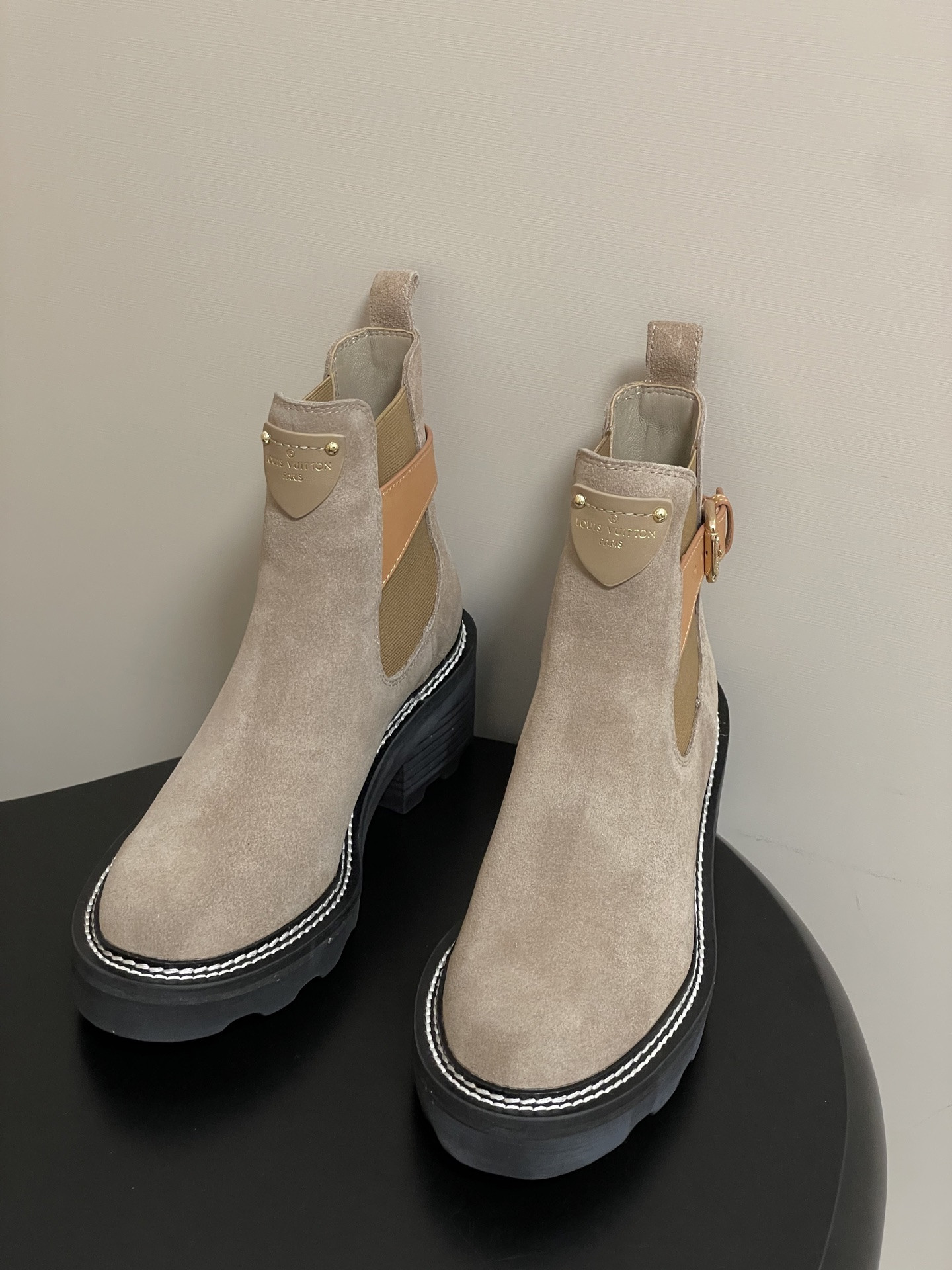 UA LV BEAUBOURG Ankle Boots