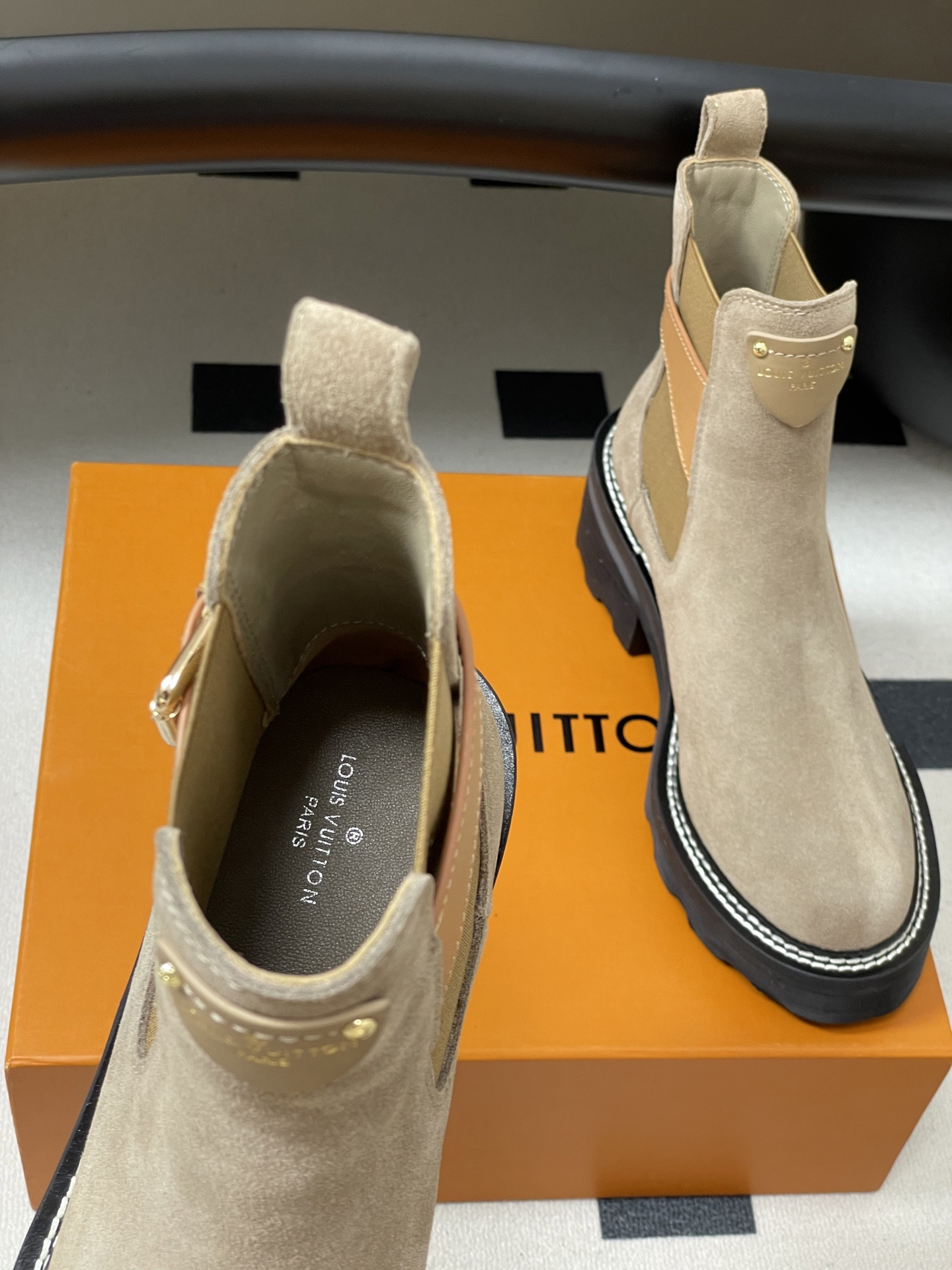 UA LV BEAUBOURG Ankle Boots