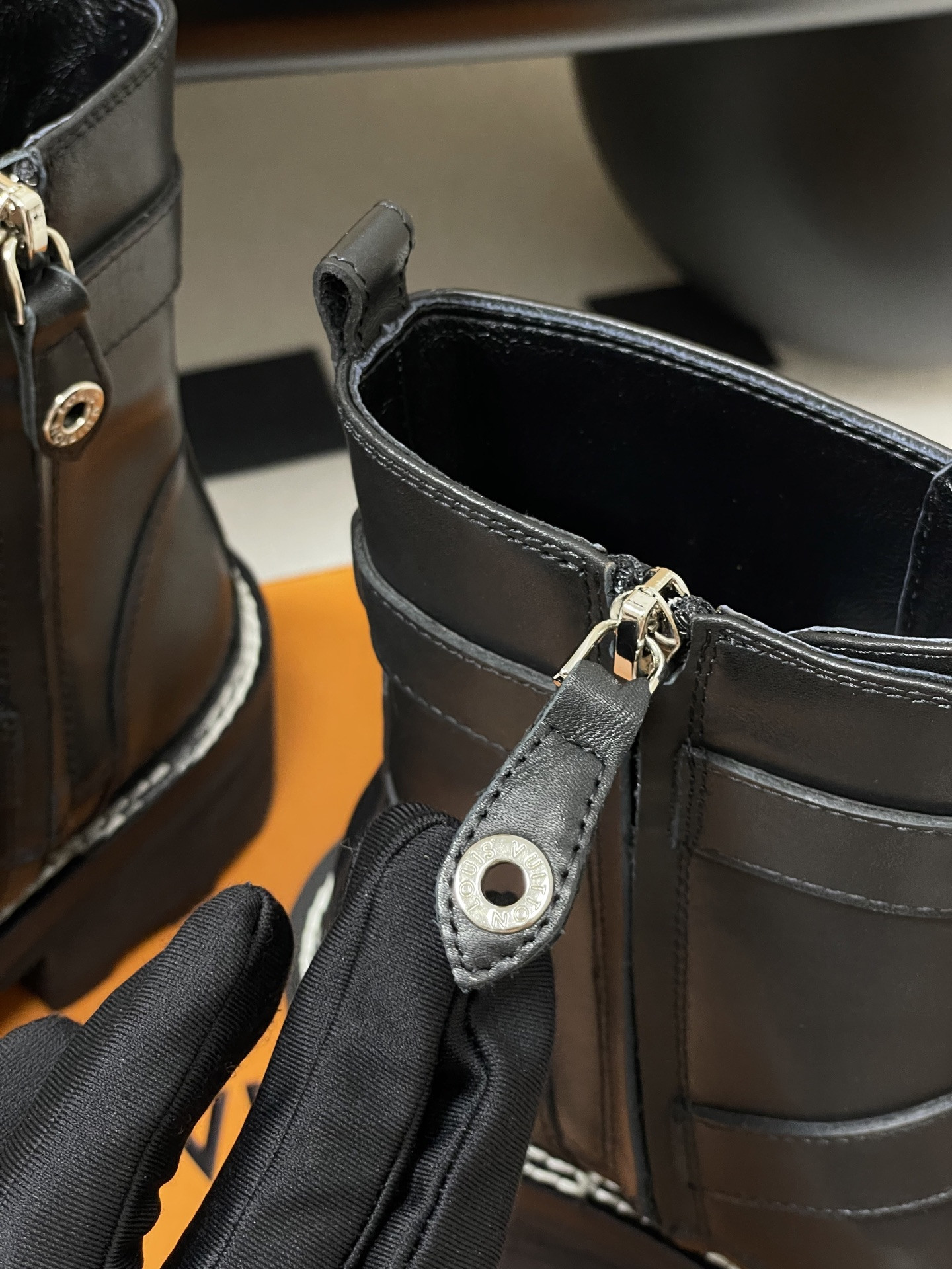 UA LV BEAUBOURG Ankle Boots