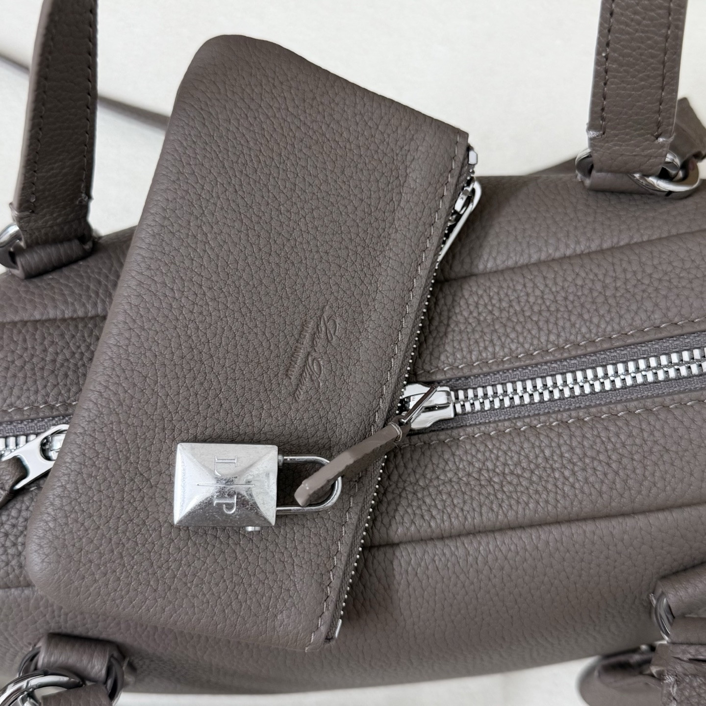 L0r0 P1ana Small Needle Bag 31x15x16cm