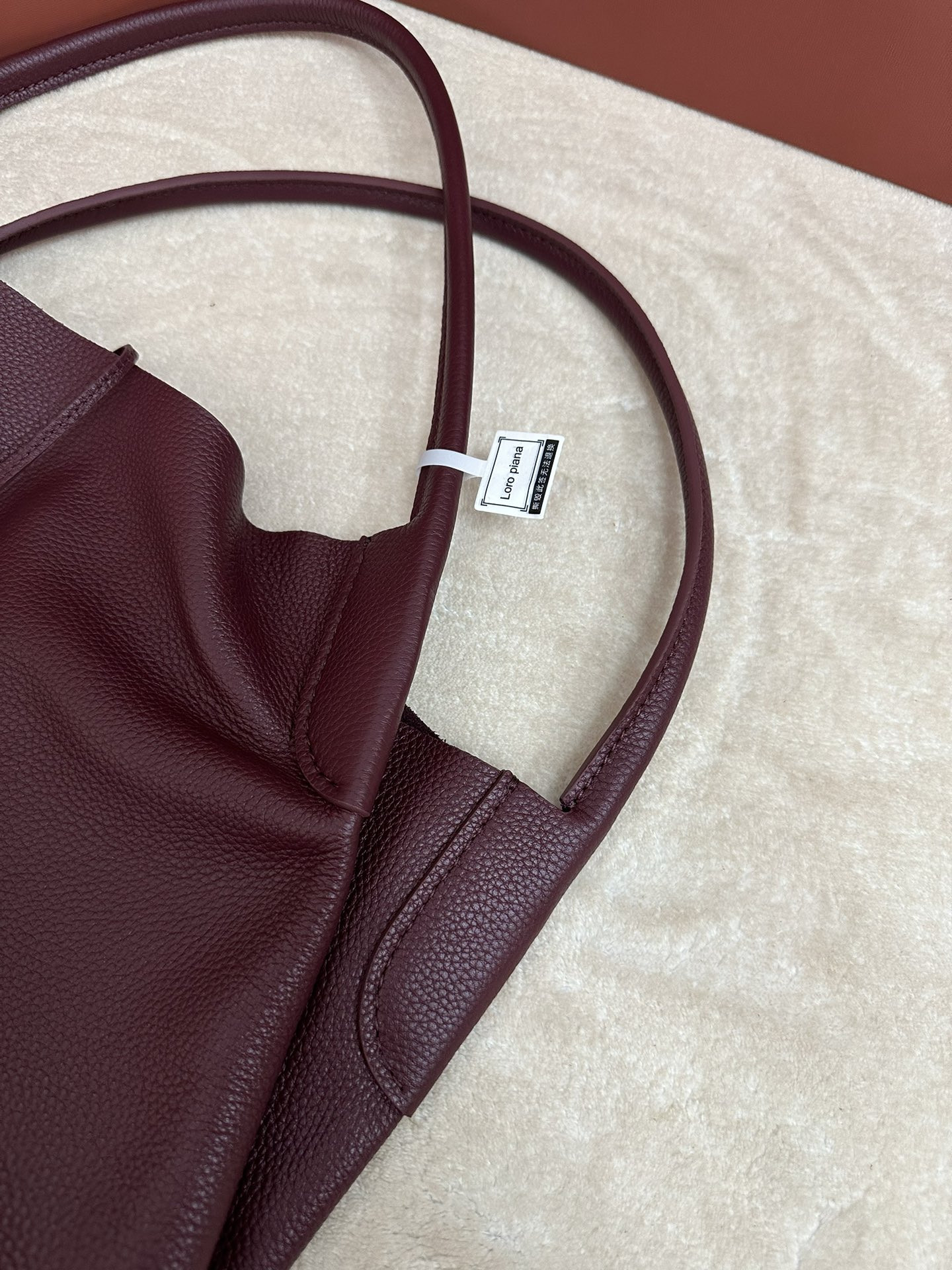 L0r0 P1ana Bale Hobo 40x32x27cm Handle length 22cm Without Box