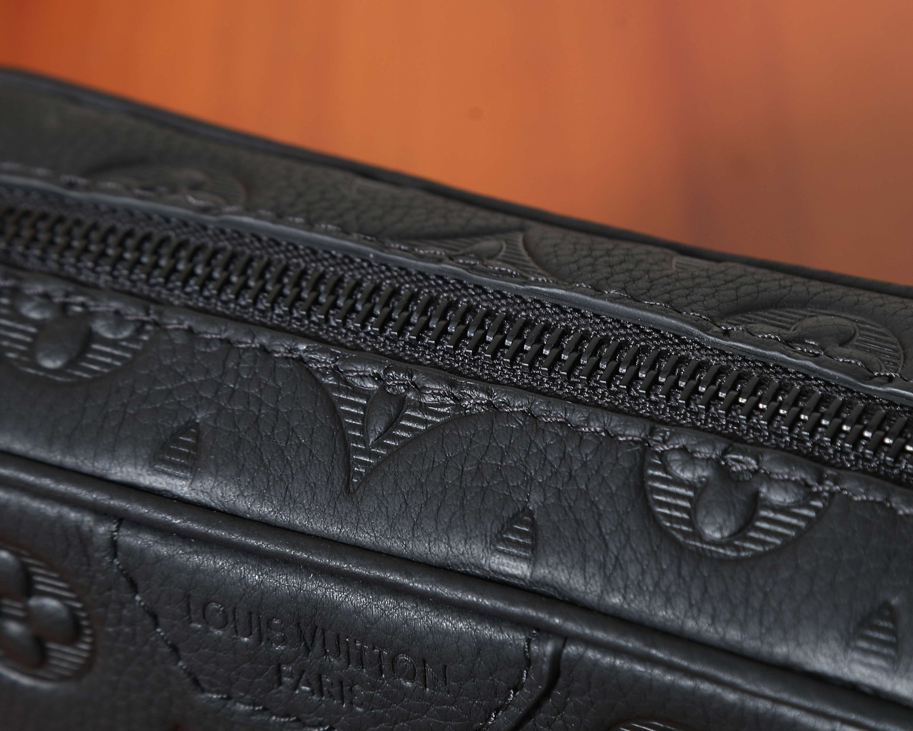 LV Trocadéro Wearable Wallet M26737 20x13x6.5cm