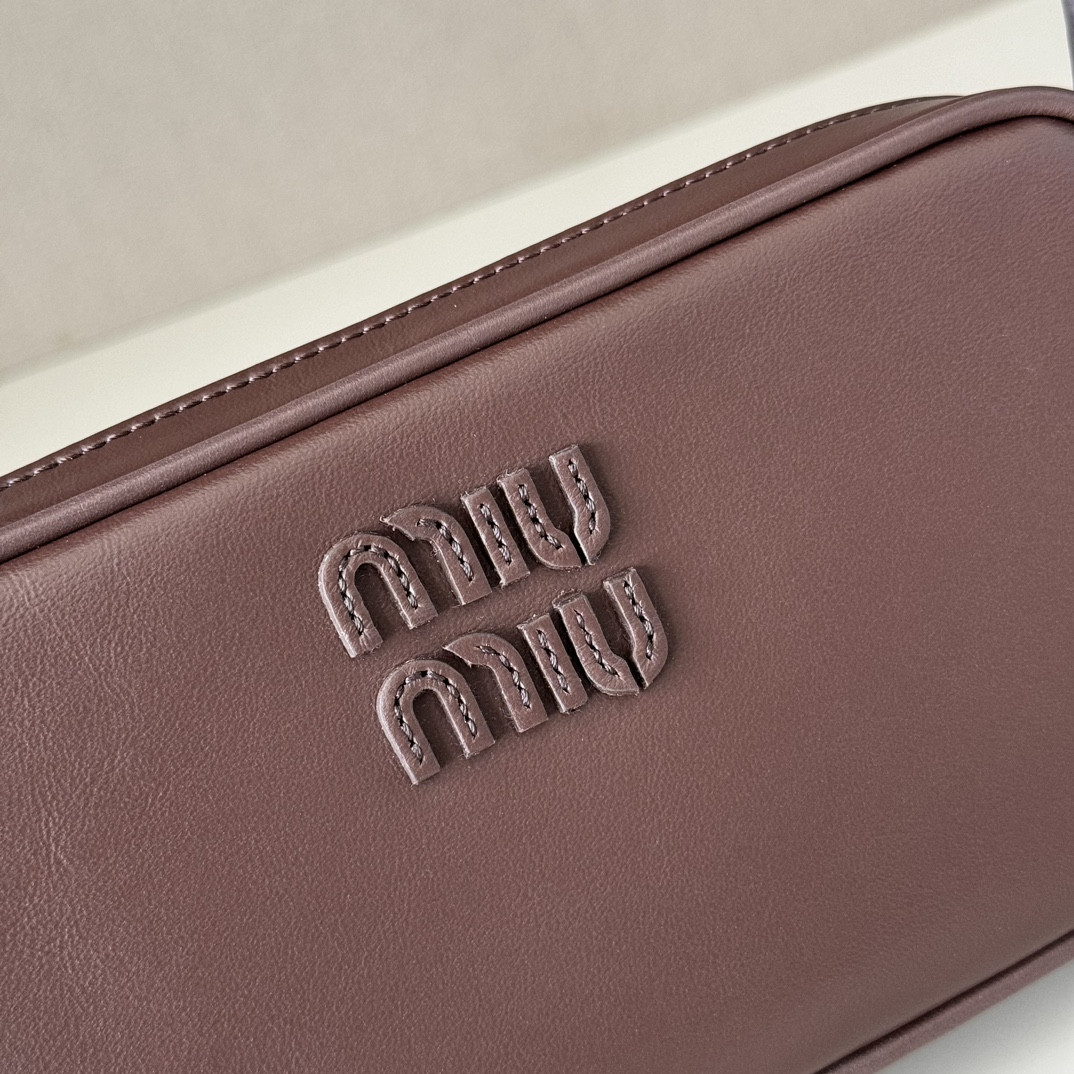 Miu Miu Leather Pouch 10x20x4.5cm