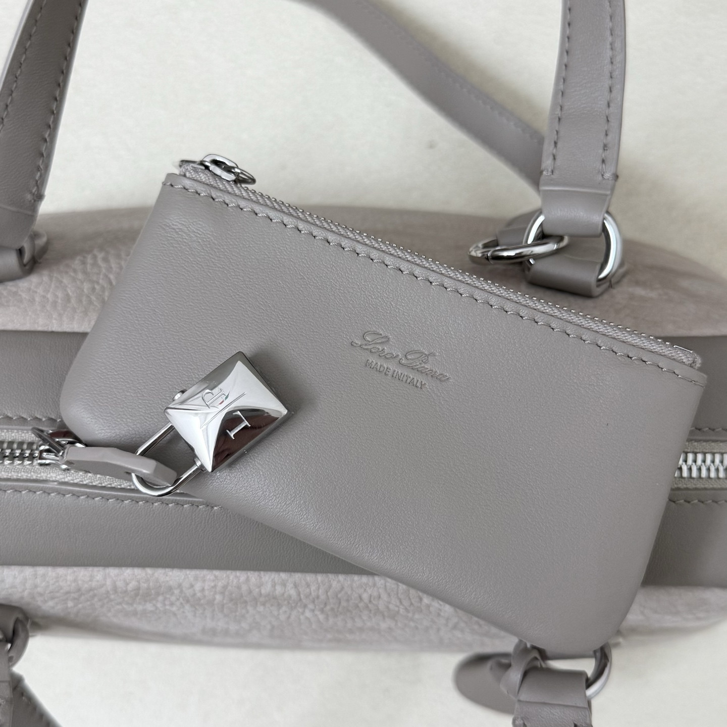 L0r0 P1ana Small Needle Bag 31x15x16cm