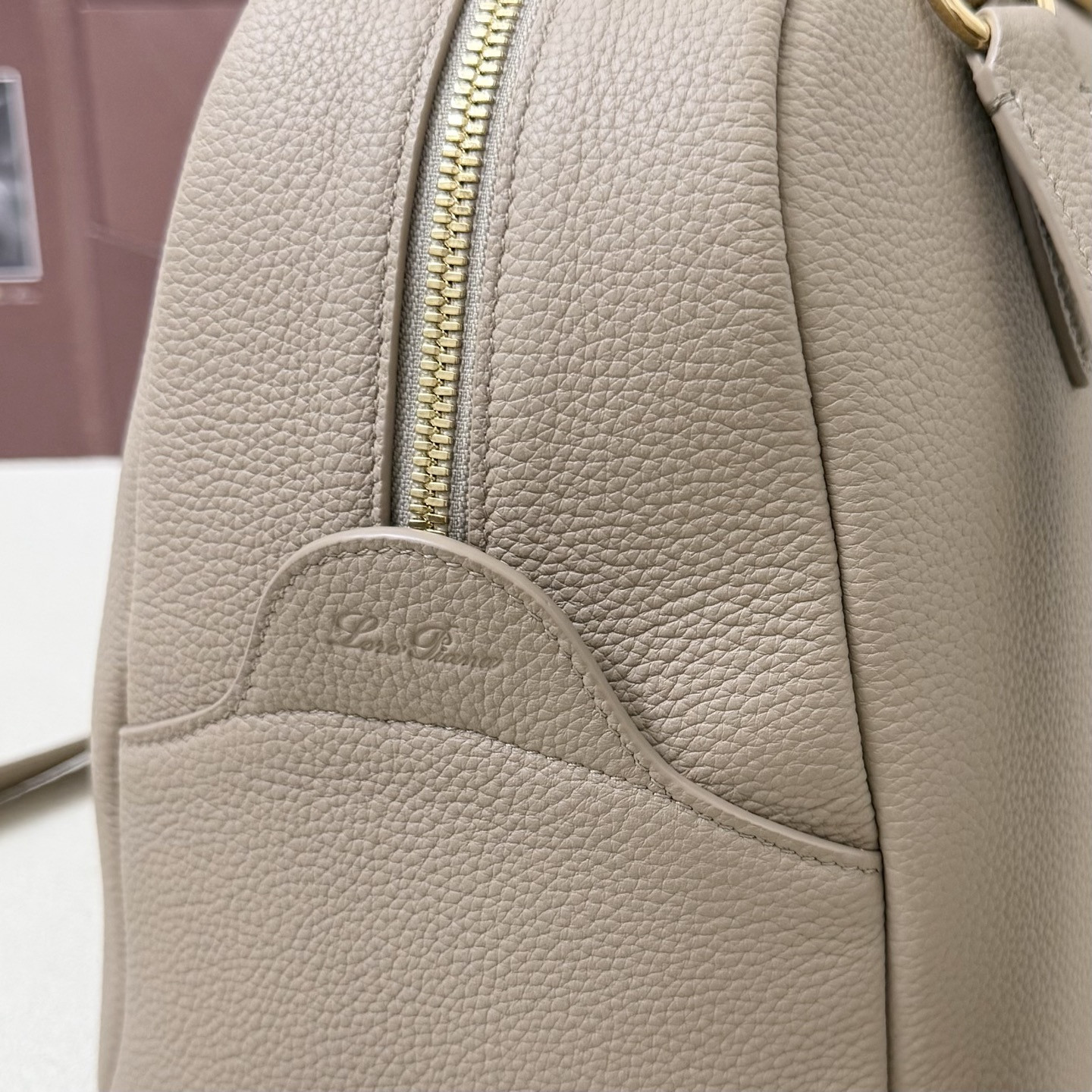 L0r0 P1ana Needle 38x22x16cm