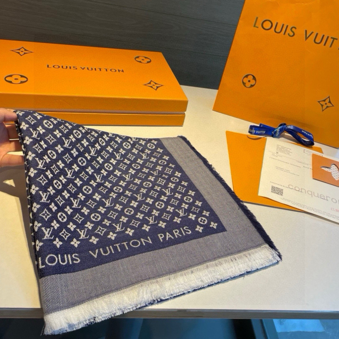 Louis Vuitton Monogram scarf 120x120cm 70% wool 30% silk