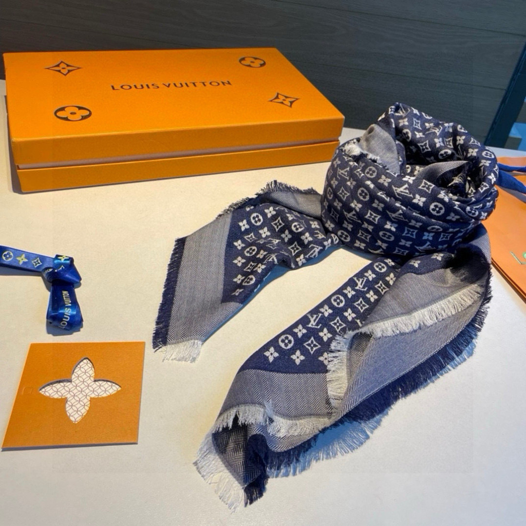 Louis Vuitton Monogram scarf 120x120cm 70% wool 30% silk