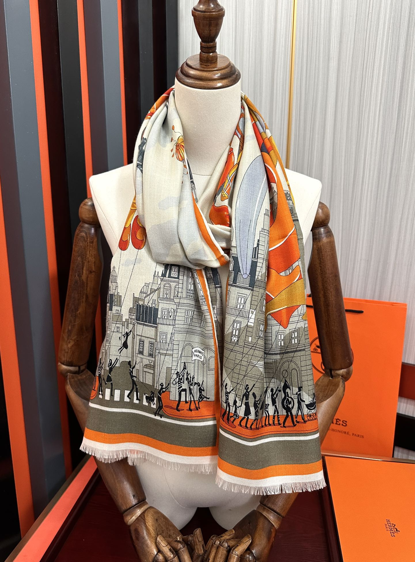 H**me5 scarf 65x185cm