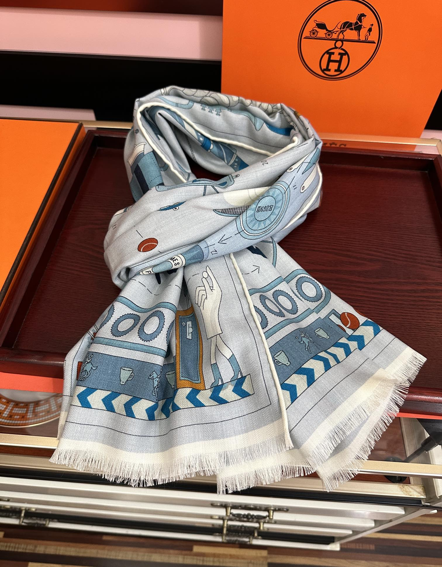 H**me5 scarf 65x185cm