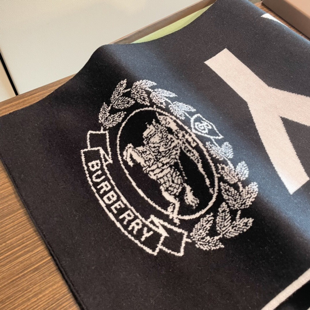 Bv*b*rry scarf 32x200cm