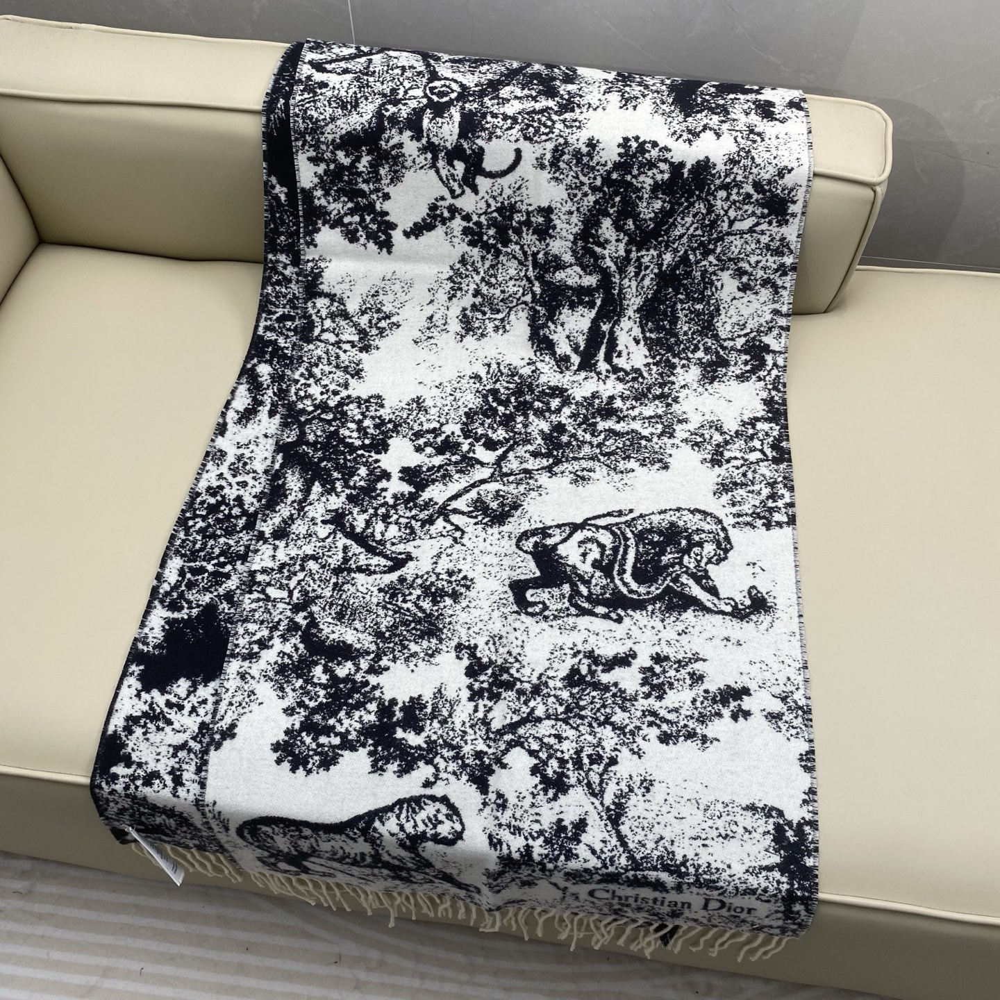 Dior scarf 200x45cm 59% cashmere 41% wool