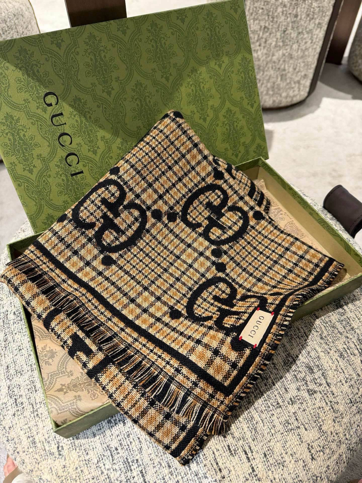 Gucci scarf 47x180cm