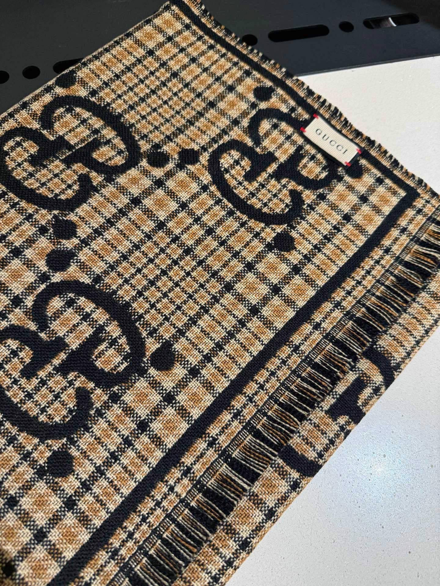 Gucci scarf 47x180cm