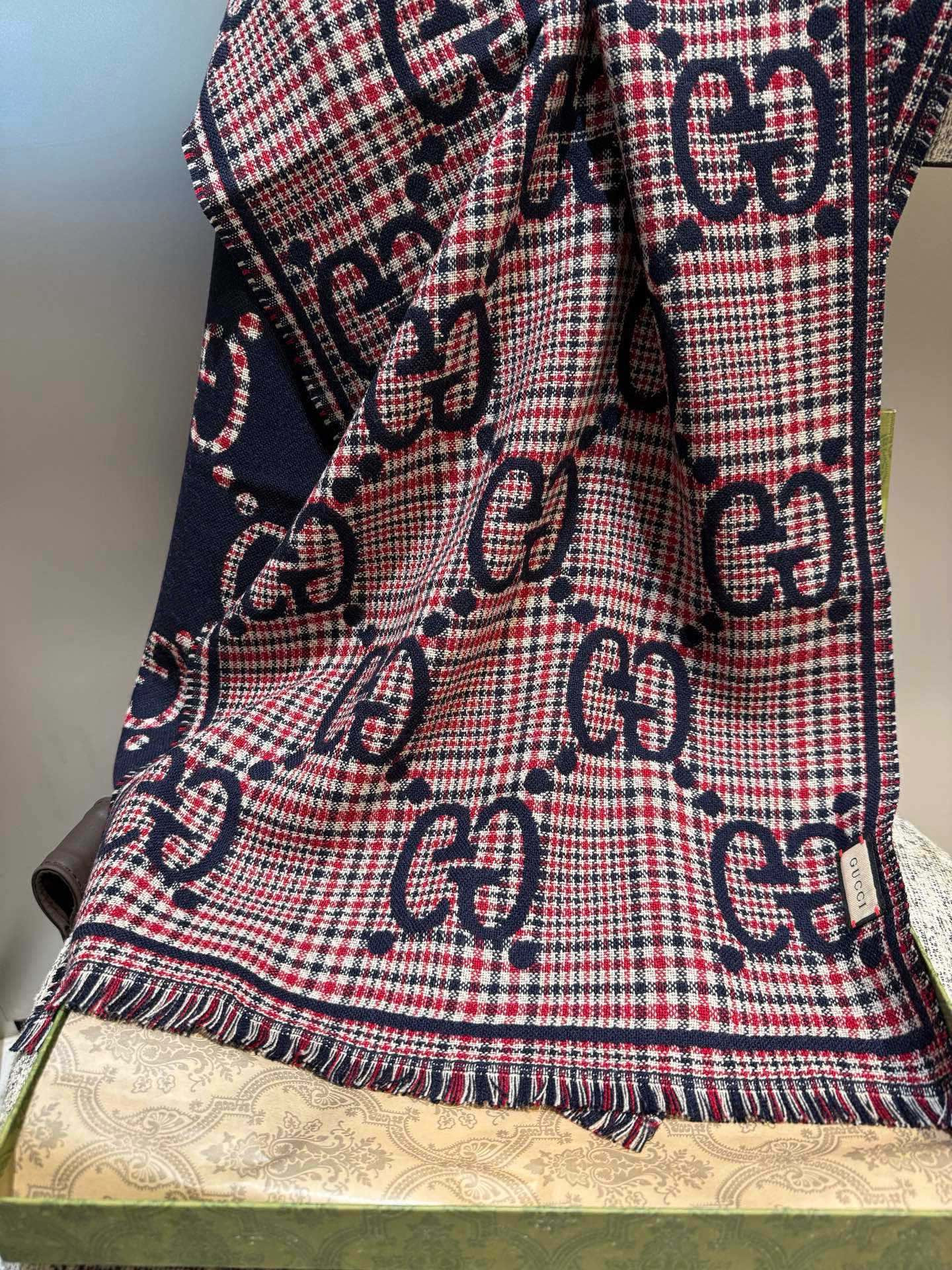 Gucci scarf 47x180cm