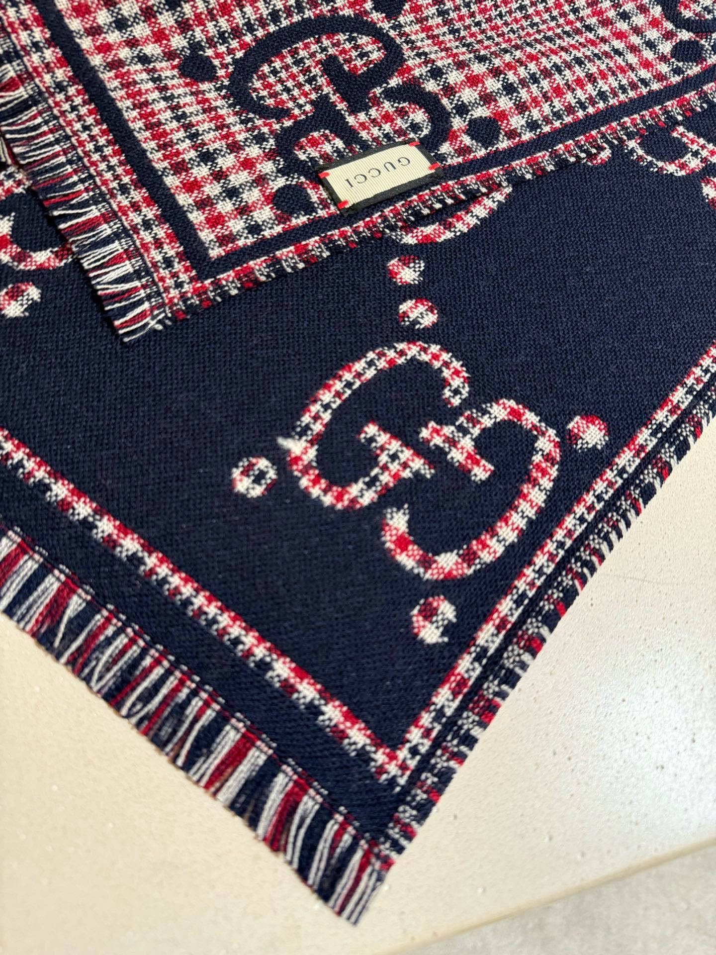 Gucci scarf 47x180cm