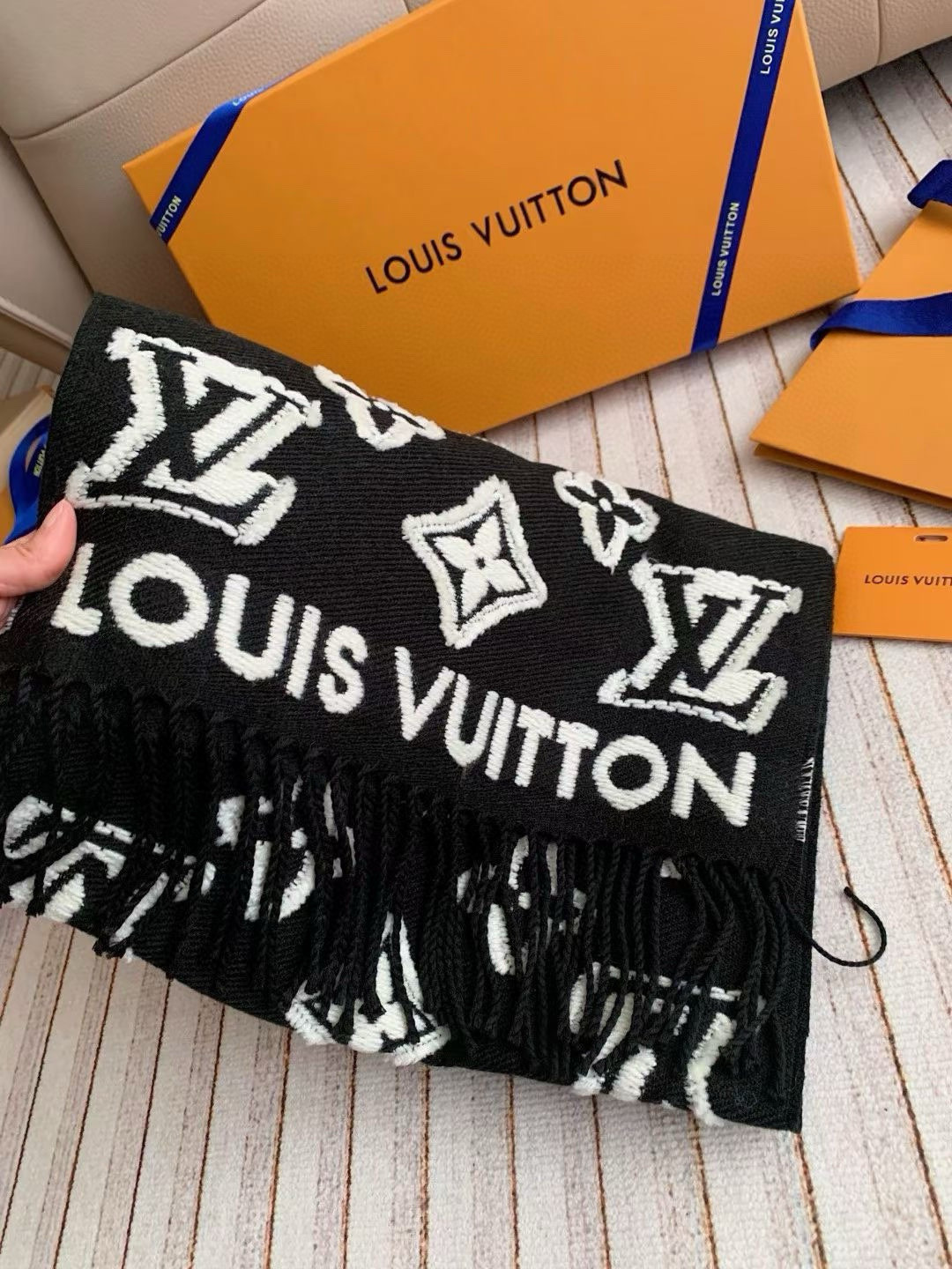 Louis Vuitton scarf 34x220cm