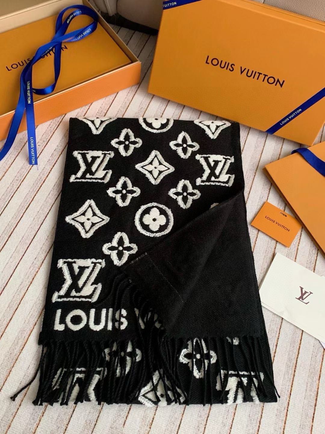 Louis Vuitton scarf 34x220cm