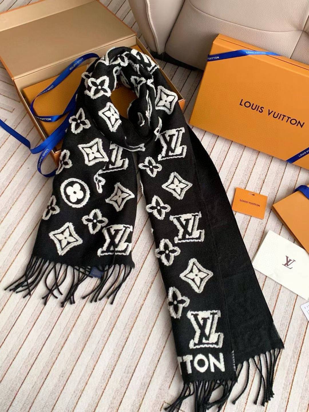 Louis Vuitton scarf 34x220cm